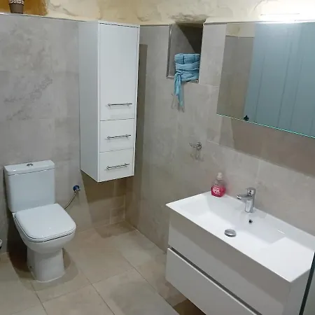 4 Bedroom House With Swimming Pool Siggiewi