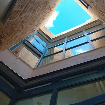 4 Bedroom House With Swimming Pool *