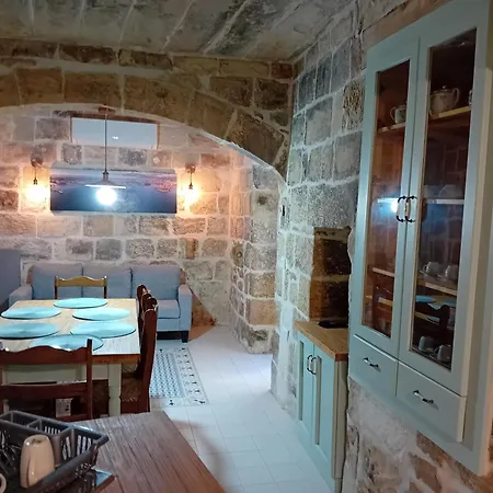 4 Bedroom House With Swimming Pool Semesterbostad *