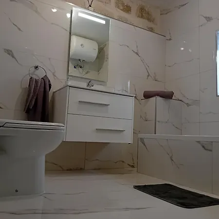 4 Bedroom House With Swimming Pool